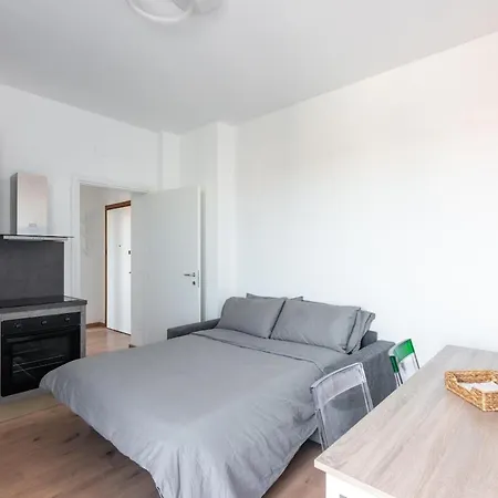 Nest Terrace Next To Frattini Metro Stop * Mailand