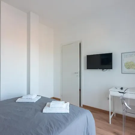 Nest Terrace Next To Frattini Metro Stop Mailand