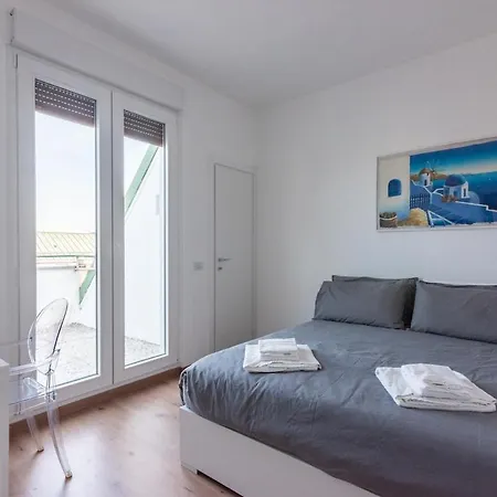 Nest Terrace Next To Frattini Metro Stop 밀라노