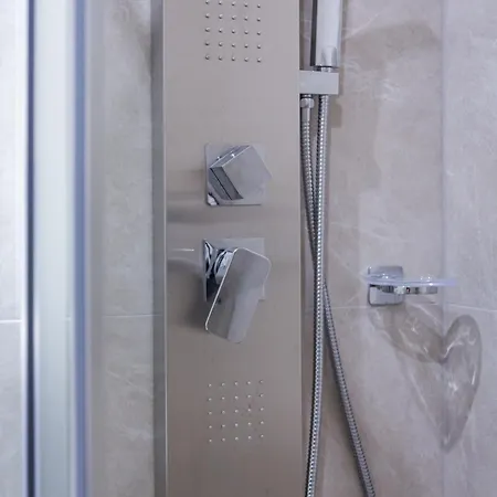 Regina24 Luxury - Elegante A Porta Venezia, 5 Min Dalla Metro Appartamento