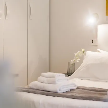 Regina24 Luxury - Elegante A Porta Venezia, 5 Min Dalla Metro Appartamento