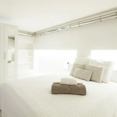 Alessia's Flat - Mac Mahon