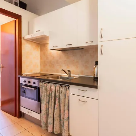 Deluxe Studio, Wi-fi, Self Check-in, Air Condition *