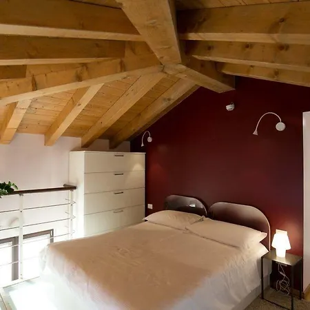 Versoverde Alzaia Naviglio Grande 4* ミラノ