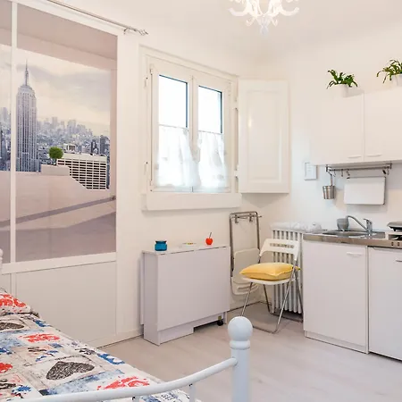 克蒙达白色一室公寓