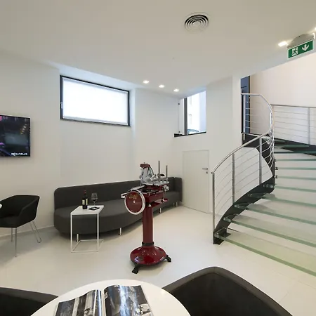 Gatto Bianco Mia Hotel