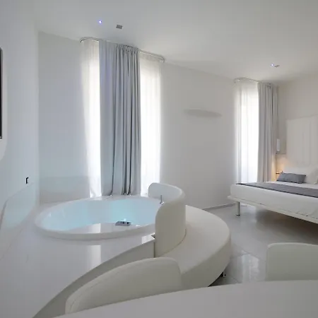 Otel Gatto Bianco Mia