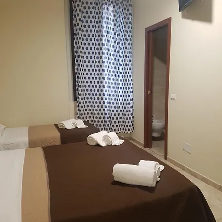 Emmy Hotel *