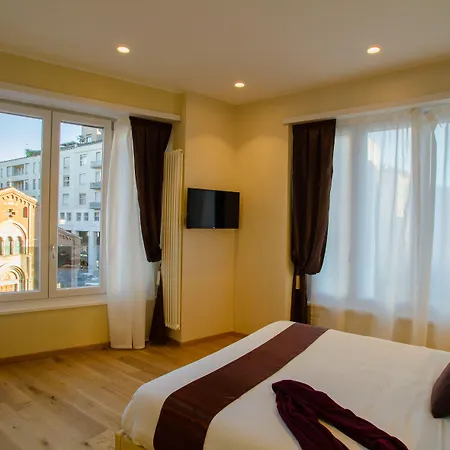 Ah - Fashion District