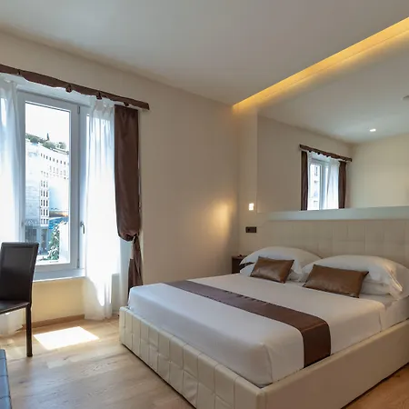 Ah - Fashion District