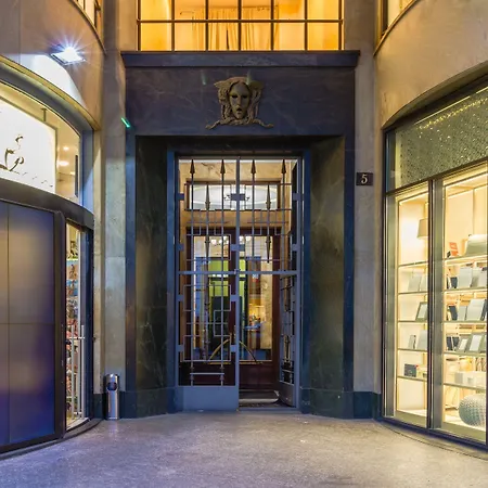 Affittacamere Ah - Fashion District 4*