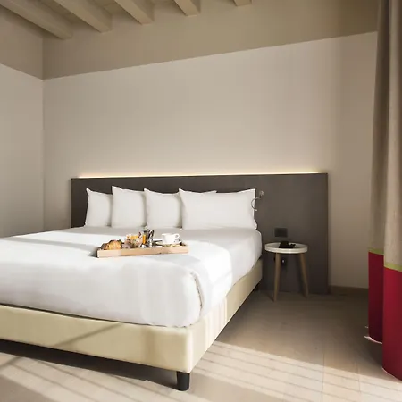 سافونا 18 سويتس 4* ميلان