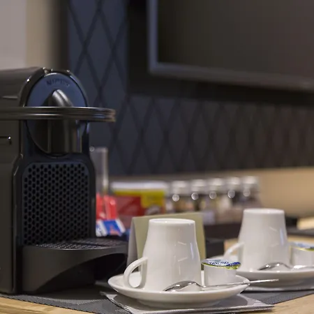 سافونا 18 سويتس فندق 4*