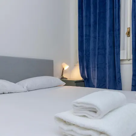 I Host - Lamarmora 3a 밀라노