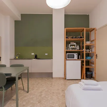 I Host - Lamarmora 3a * Milán