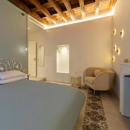 Younique Boutique 3* Milánó