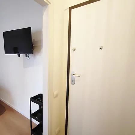 Station- Modern Milán