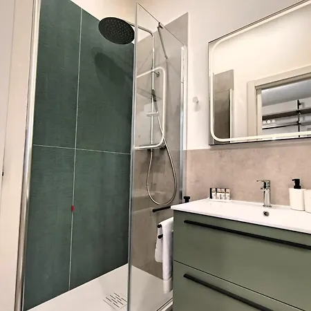 Yr Apartments Duomo - 7 Min Walk To Duomo Daire *