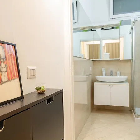 Modern And Cozy In Darsena Area ميلان