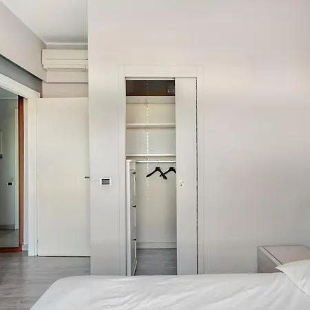 Apartman Bright With Canal Balcony *