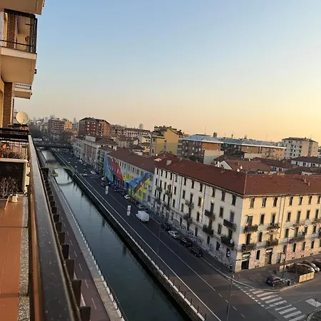Bright With Canal Balcony Apartman