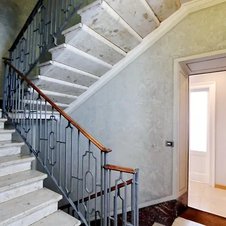 Altido Austere Elegance Apartment Milan