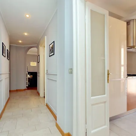Altido Austere Elegance Apartment Milan