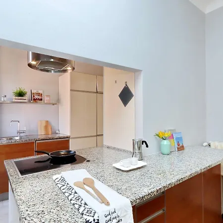 Apartment Altido Austere Elegance