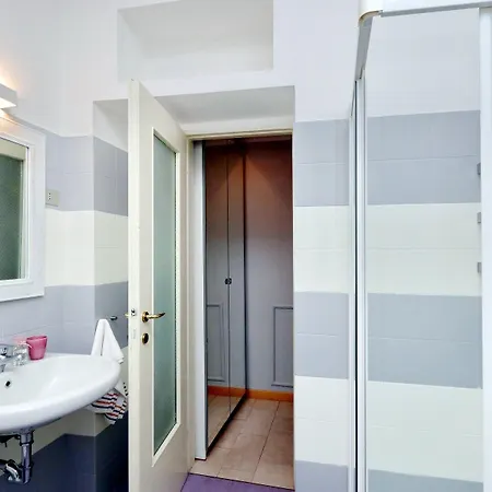 Apartment Altido Austere Elegance