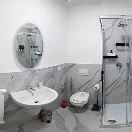 Modern 2br 2ba Metro Access 12min Duomo Tatil Evi Milano