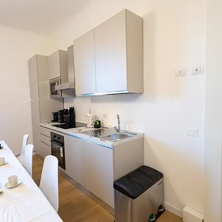 Modern 2br 2ba Metro Access 12min Duomo Ferienhaus *