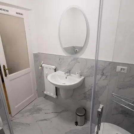 Modern 2br 2ba Metro Access 12min Duomo Feriehus Milano