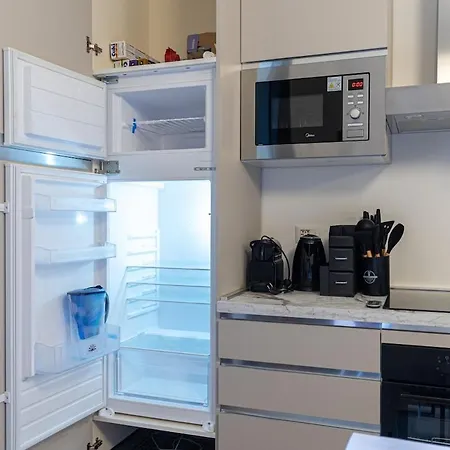 Modern 2br 2ba Metro Access 12min Duomo Ferienhaus