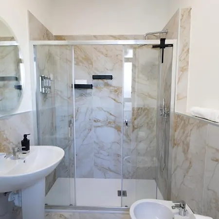 Modern 2br 2ba Metro Access 12min Duomo Ferienhaus *