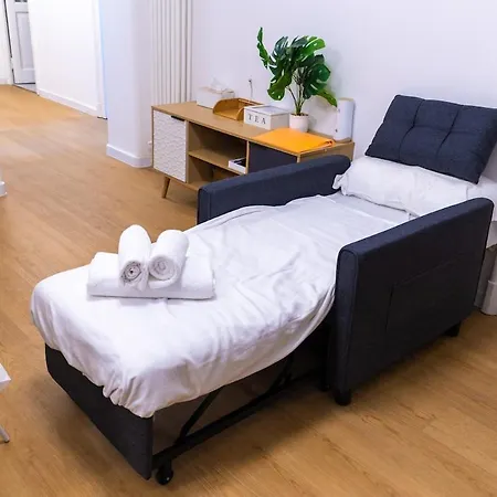 Modern 2br 2ba Metro Access 12min Duomo Ferienhaus