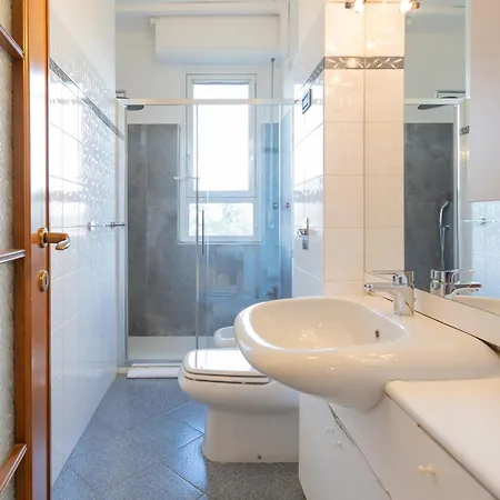 Modern 2br With Metro Access *