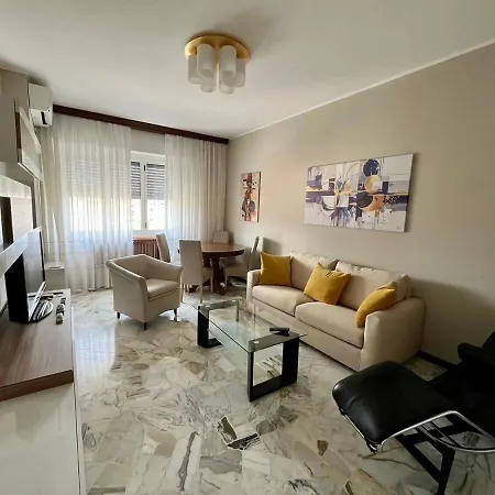 Apartamento Attaccato M2 Milão