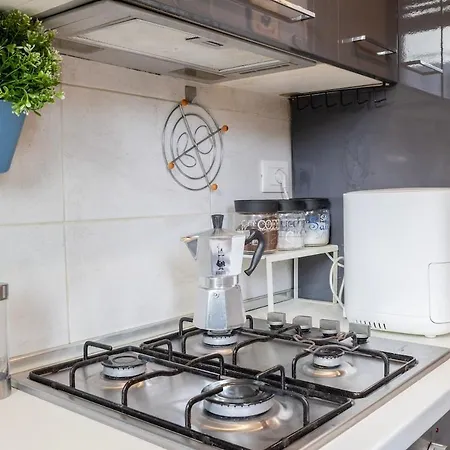 Too Easy Apartamento