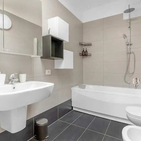 Attico Con Vasca, Posto Auto E Metro Sotto Casa Apartamento