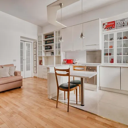 Modern 1 Bedroom Near Gae Aulenti شقة ميلان