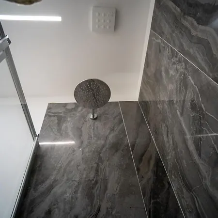 17 Nevoso Palace ميلان