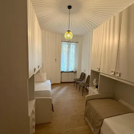 - 2br 2ba - 5 Min Walk To Metro & Train Lägenhet Milano