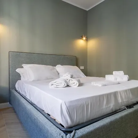 Shopping District - Station - Two Daire Milano