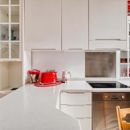 Modern 1 Bedroom Near Gae Aulenti شقة *