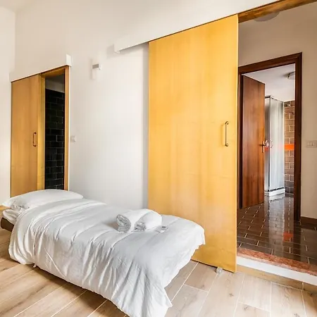 Sant Ambrogio-centre Of The Town-castle 1min-duomo4 Min