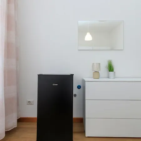 I-host - Imperia 21 * Милан