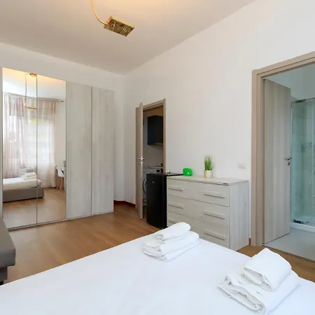 Appartamento I-host - Imperia 21 *