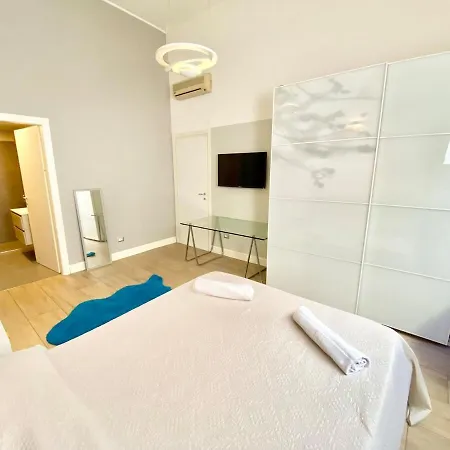 Central-duomo- Beautiful Loft - 400 Meters From The Metro Apartment *