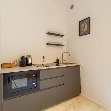 Shopping District -200 Mq - 8 People Mailand