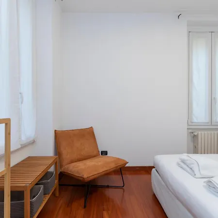 I-host - Ripa Navigli * ميلان